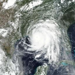 Will any Category 4 hurricane make landfall in the US in before 2027?