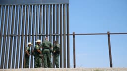 Court temporarily allows Texas to arrest migrants?