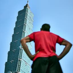 Will Alex Honnold free solo Taipei 101 in between 2 hours and 2 hours and 15 minutes?