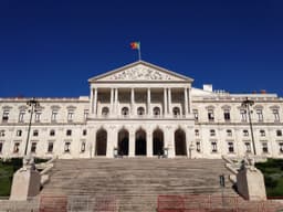 Portugal confidence vote fails today?