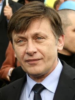 Will Crin Antonescu win the Romanian presidential election?