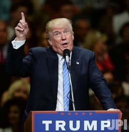 Will Trump say "moderator" during his Arizona rally?