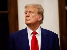Will Donald Trump's tie be red on April 28, 2026?