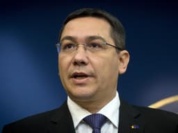 Will Victor Ponta advance to the Romanian Presidential Election Runoff?