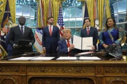 Will Trump say "Rwanda" or "Congo" 12+ times during Rwanda and Congo events on December 4?