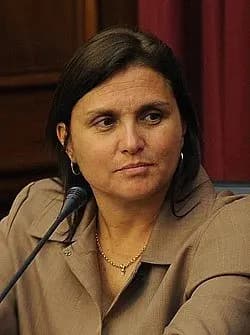 Will Marisol Pérez Tello finish in first place in the first round of the 2026 Peruvian presidential election?