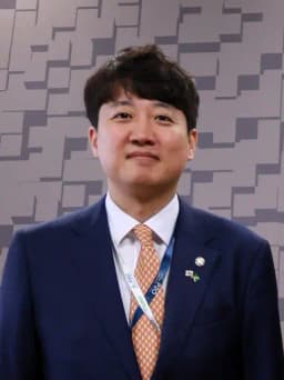 Will Lee Jun-seok endorse Han Duck-soo?