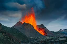 Iceland volcanic eruption by Nov 17?