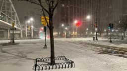 Will Seattle have less than 2.5 inches of precipitation in April?