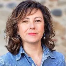 Will Carole Delga advance to the second round of the next French presidential election?