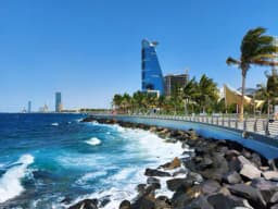 Will the highest temperature in Jeddah be 30°C or below on April 16?